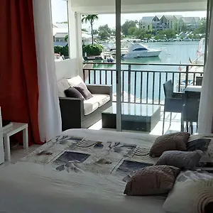 https://joli-studio-vue-sur-mer.comcaribbean.com